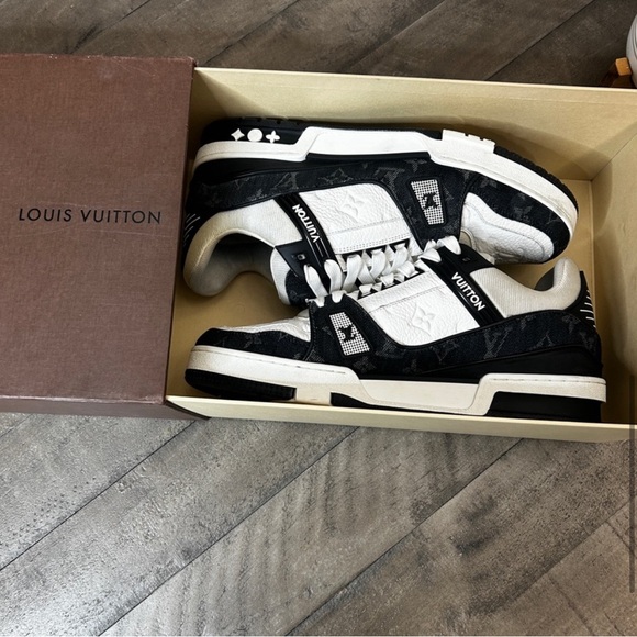Louis Vuitton Trainers Black White Sneakers LV size 10.5 US - Picture 4 of 6